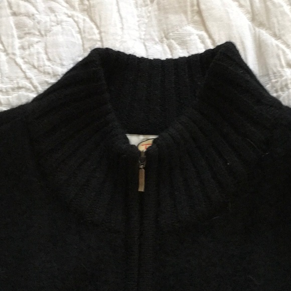 Vest - Picture 3 of 4